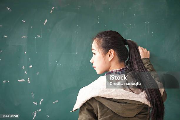 Studentessa Asiatica - Fotografie stock e altre immagini di Adolescente - Adolescente, Adulto, Ambientazione interna