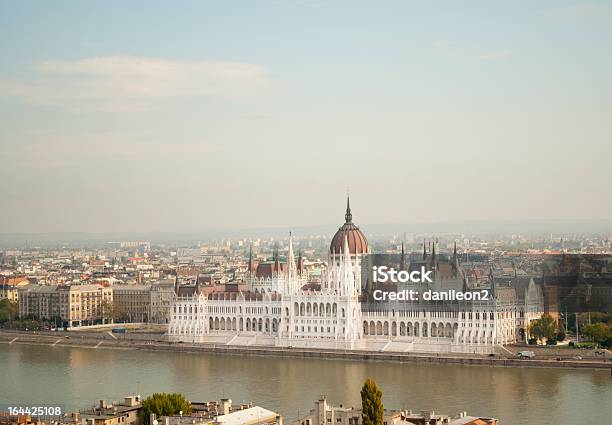 El Parlamento De Budapest Foto de stock y más banco de imágenes de Agua - Agua, Aire libre, Arquitectura