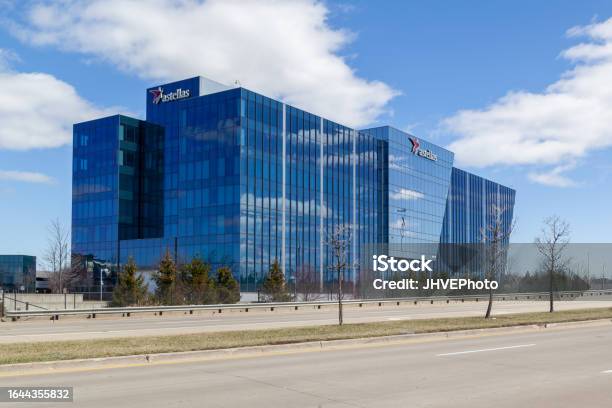 Astellas Headquarters For The Americas In Northbrook Illinois Usa Stock Photo - Download Image Now