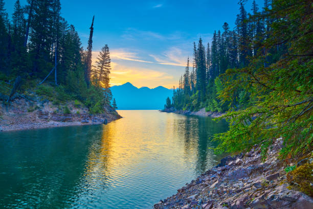 sunrise over mount murry on hungry horse reservoir in the flathead national forest, mt. - dusk blue montana landscape imagens e fotografias de stock