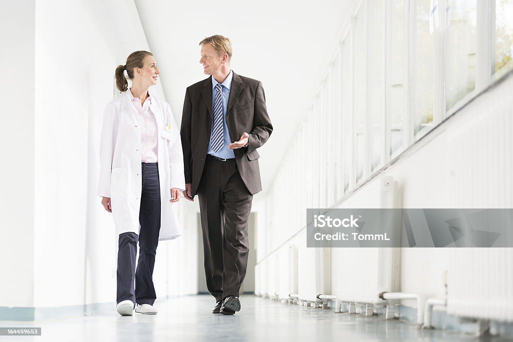 Médico e Empresário - Foto de stock de Doutor royalty-free