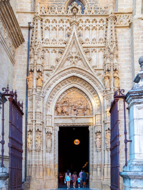 catedral de sevilla. sevilla, andalucía, españa. - the adoration of the magi fotografías e imágenes de stock