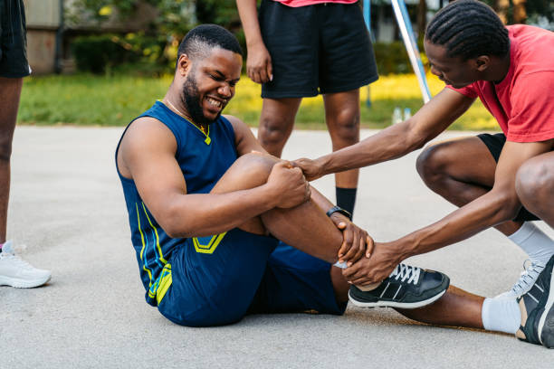 istock Young Man Injuring His Knee While Playing Basketball 1644629995