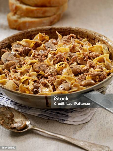 Stroganoff Foto de stock y más banco de imágenes de Stroganoff - Stroganoff, Carne picada, Pappardelle