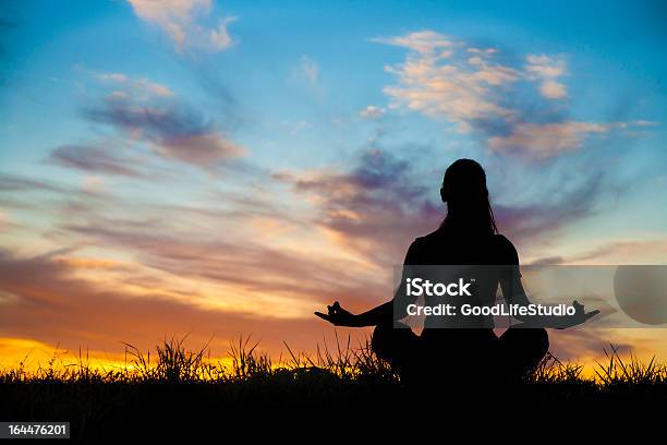 Meditation Stockfoto und mehr Bilder von Meditieren - Meditieren, Zen, Athlet