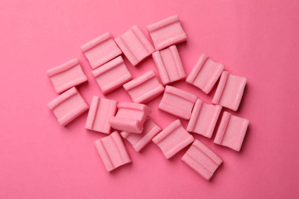 istock Tasty chewing gums on pink background, flat lay 1644781618