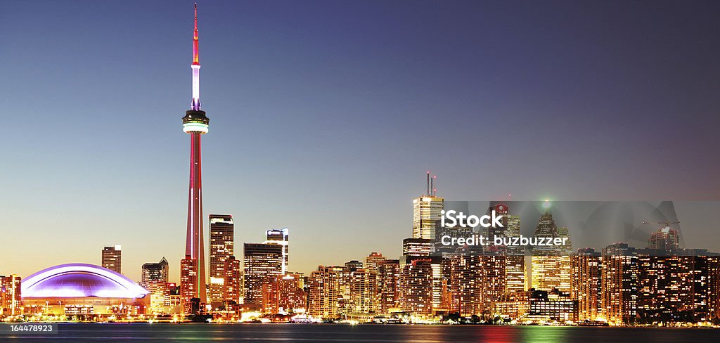 Toronto Skyline bei Nacht beleuchtet - Lizenzfrei Stadtsilhouette Stock-Foto