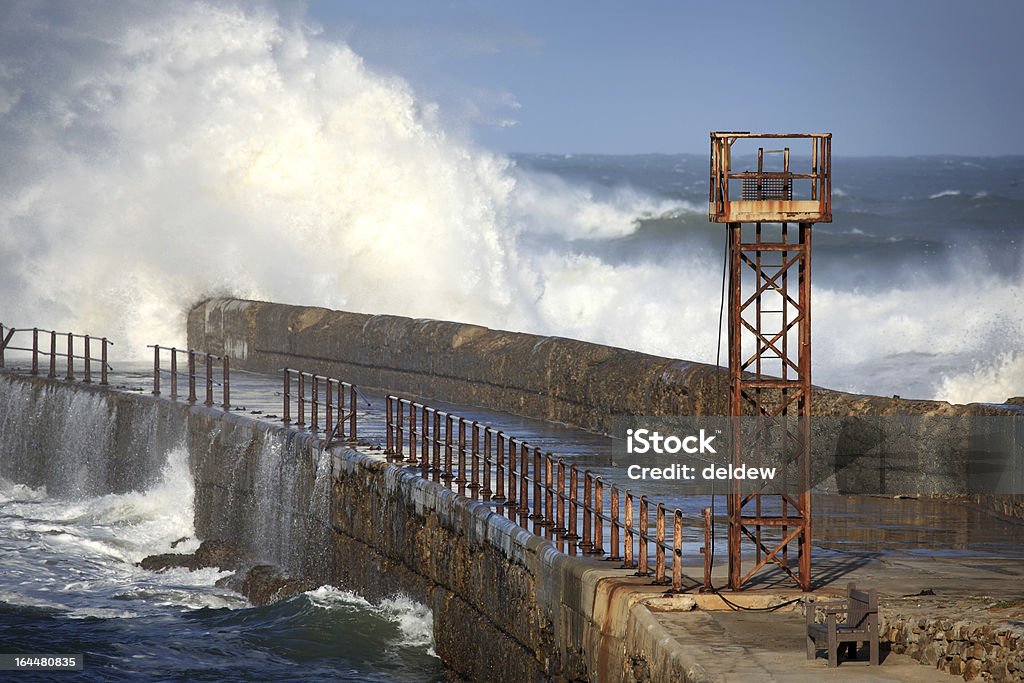 Verrostete Lookout Struktur auf einem pier an der Küste - Lizenzfrei Alt Stock-Foto