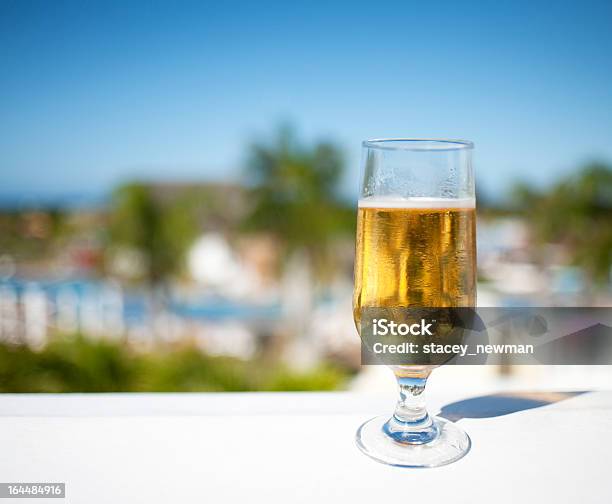 Tropische Atmosphäre Bier Resorthintergrund Stockfoto und mehr Bilder von Alkoholisches Getränk - Alkoholisches Getränk, Ananas, Bier