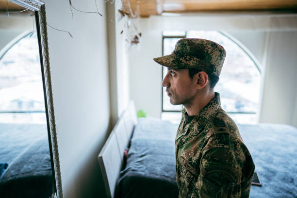 istock Soldier getting ready ready to leave at home 1644853770