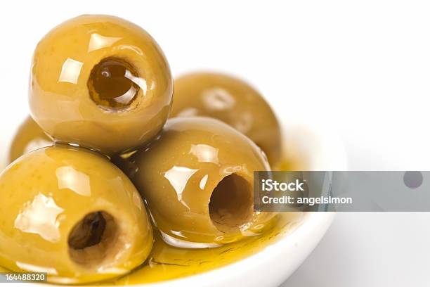 Photo libre de droit de Pitted Olives Sur Fond Blanc banque d'images et plus d'images libres de droit de Aliment - Aliment, Aliment cru, Aliments et boissons