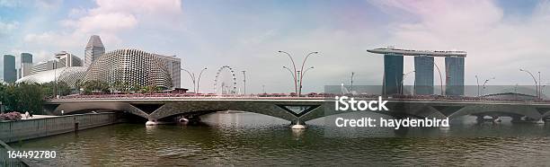 Panoram Aof Bridge I Teatr Esplanade Singapur - zdjęcia stockowe i więcej obrazów Bez ludzi - Bez ludzi, Biurowiec, Brzeg rzeki