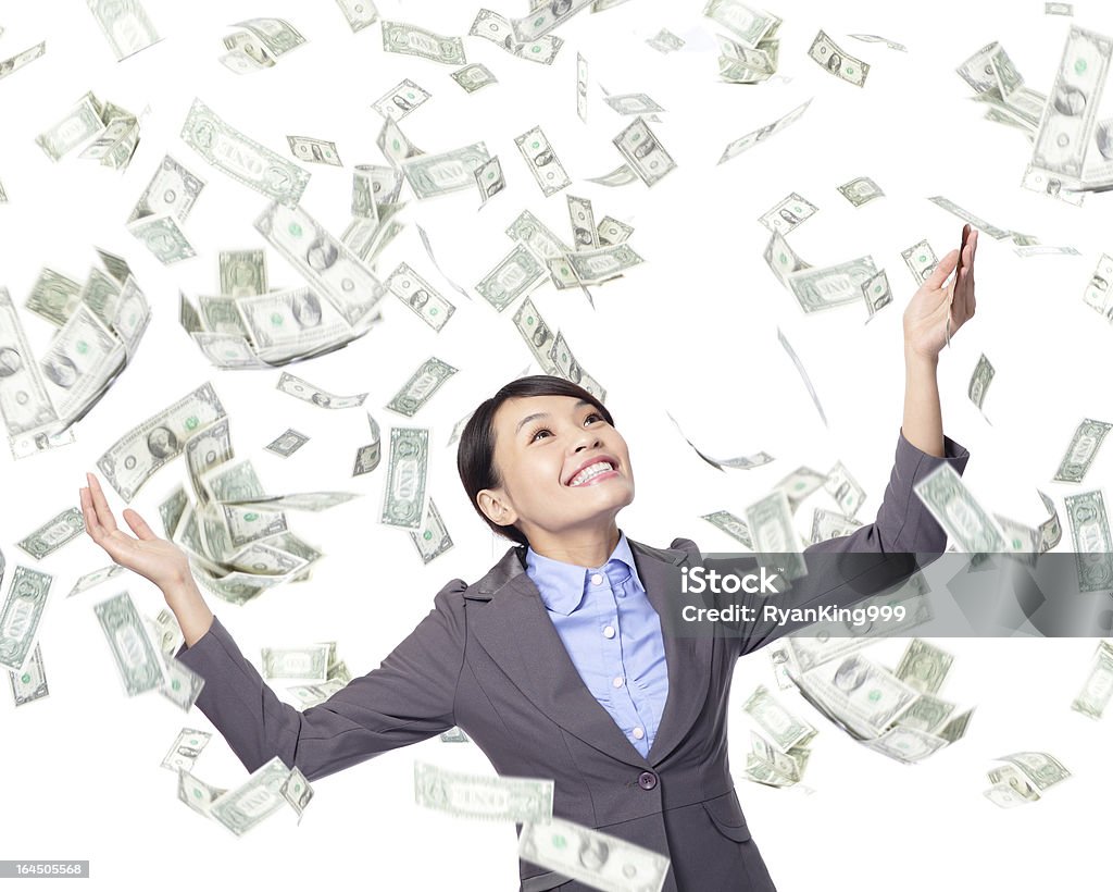 Бизнес женщина взгляд вверх под деньги дождь - Стоковые фото Азиатского и индийского происхождения роялти-фри