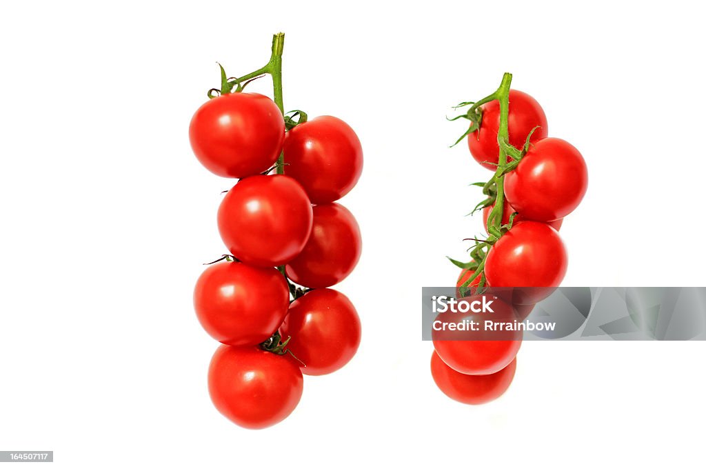 Deux tomates isolés sur blanc vines - Photo de Blanc libre de droits