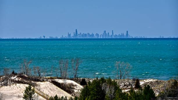 чикаго — дюны индианы - chicago lake michigan skyline indiana стоковые фото и изображения