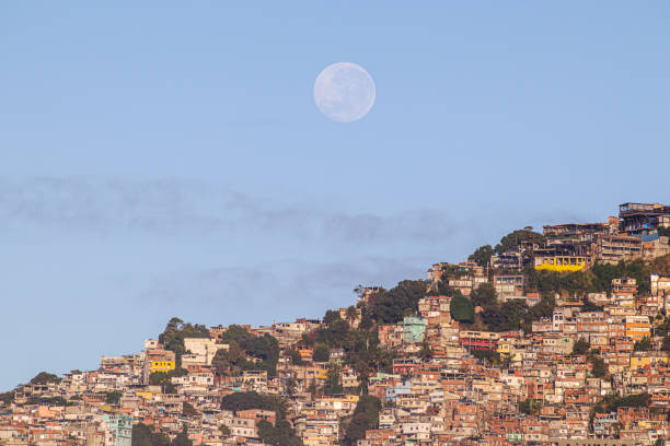 istock full moon and the Vidigal community. 1645203653
