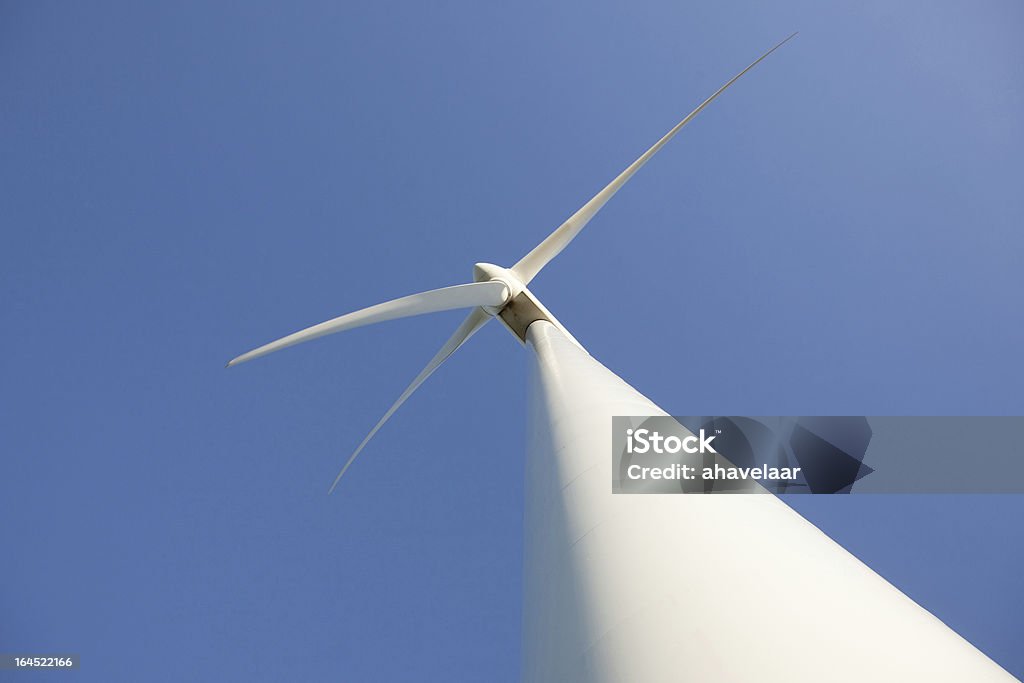 Turbina de vento e céu azul - Foto de stock de Azul royalty-free