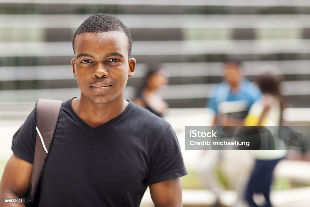 アフリカカレッジ少年 - Tシャツのロイヤリティフリーストックフォト