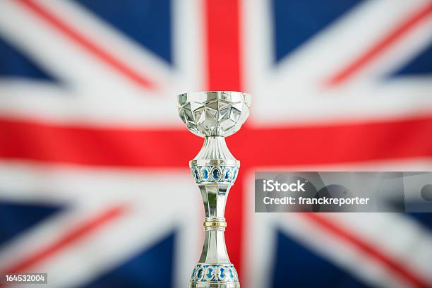 Wielka Brytania Flaga Wielkiej Brytanii Z Zwycięzca Trofeum Pucharu - zdjęcia stockowe i więcej obrazów Anglia