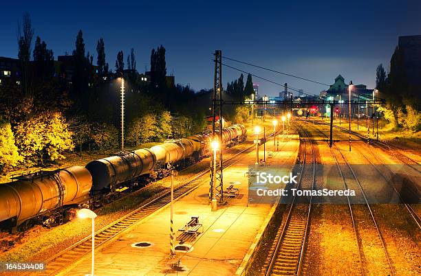 Zug Fracht Plattformcargotransit Stockfoto und mehr Bilder von Abenddämmerung - Abenddämmerung, Ausrüstung und Geräte, Bahnfracht