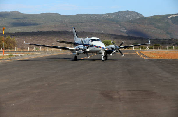 beechcraft c90a king air - small airport cessna airplane стоковые фото и изображения