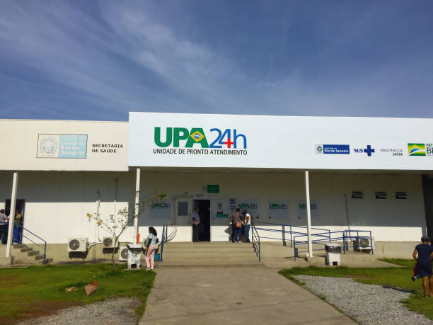 рио-де-жанейро, бразилия - отделения неотложной помощи upa 24h - это медицинские подразделения средней сложности, основные суставы и мобильная  - intermediate стоковые фото и изображения