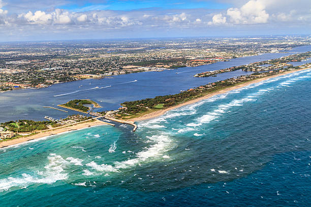 luftbild auf florida beach und den waterway. - fort lauderdale aerial view city florida stock-fotos und bilder