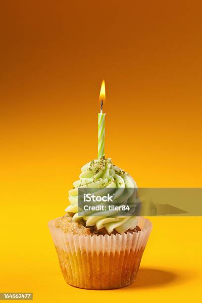 Cupcake Mit Kerze Isoliert Auf Orange Hintergrund Stockfoto und mehr Bilder von Oranger Hintergrund - Oranger Hintergrund, Braun, Cupcake