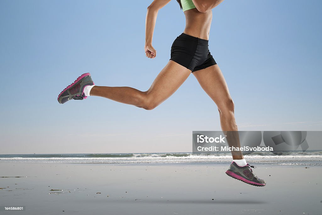 Spiaggia Runner - Foto stock royalty-free di Abbigliamento sportivo