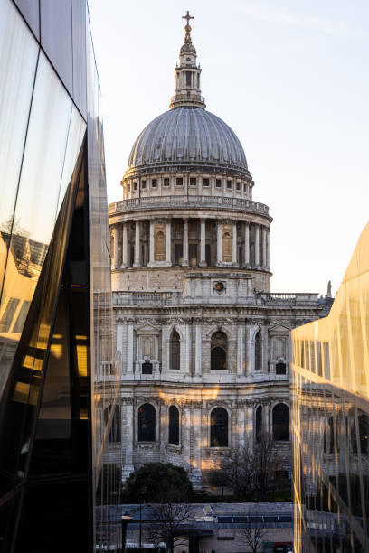 собор святого павла в лондо�не в вечернем небе. - st pauls cathedral travel destinations reflection london england стоковые фото и изображения