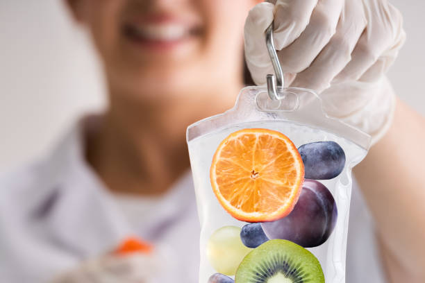 iv terapi infus vitamin tetes - infus potret stok, foto, & gambar bebas royalti