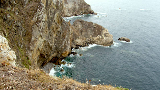 istock the sea crashing against the rocky cliffs 1646211443