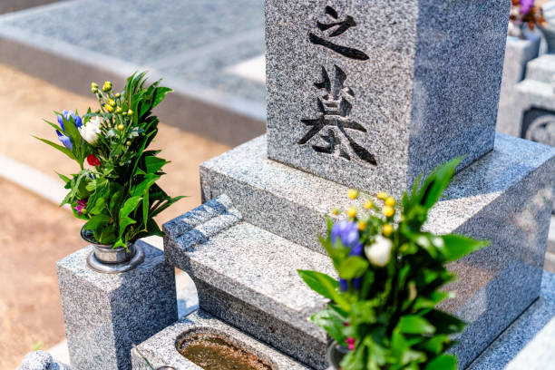 istock Scenery of visiting a Japanese grave 1646212760