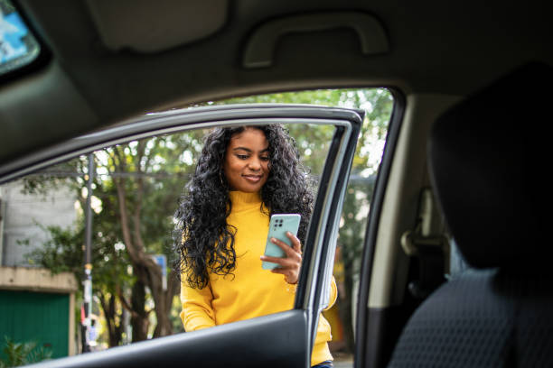 istock Getting a taxi with mobie app. 1646266302