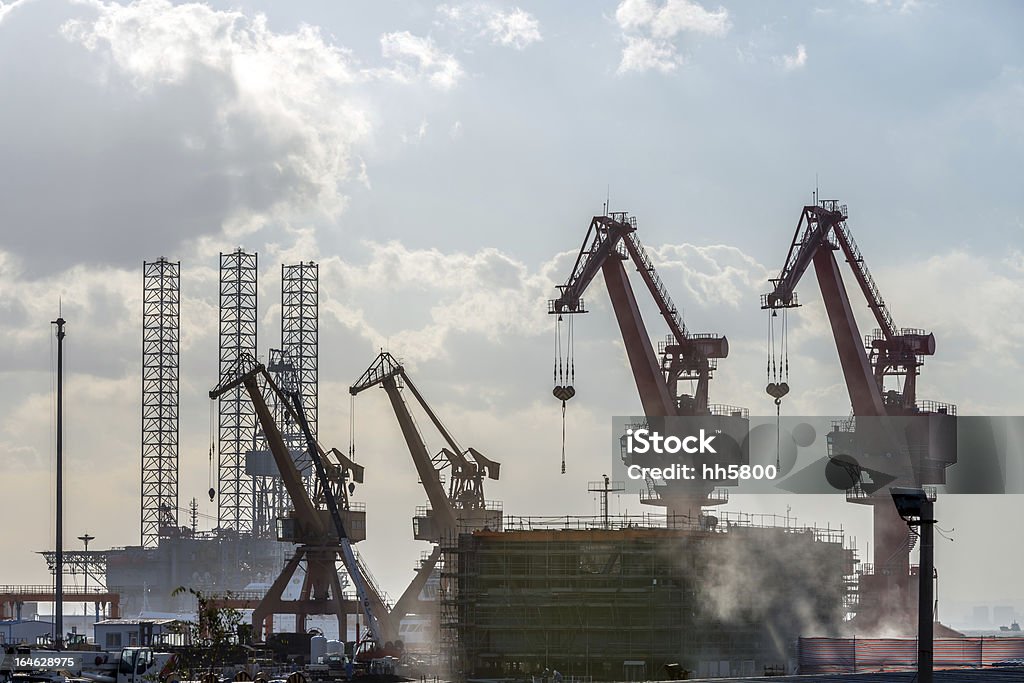 Muelle comercial, grúa, perforación - Foto de stock de Plataforma petrolífera libre de derechos