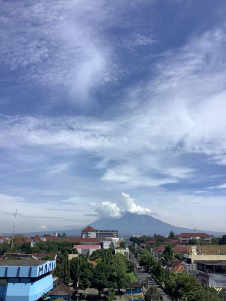 istock Mountain on top of the sky 1646322139