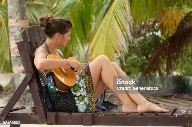 Chitarra Vacanza - Fotografie stock e altre immagini di Adulto - Adulto, Ambientazione esterna, America Centrale