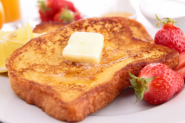 tostadas francesas con frutas - french toast toast butter breakfast fotografías e imágenes de stock