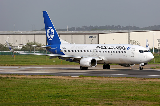 A Boeing 737 operated by Jiangxi Air lands in Nanjing Lukou airport