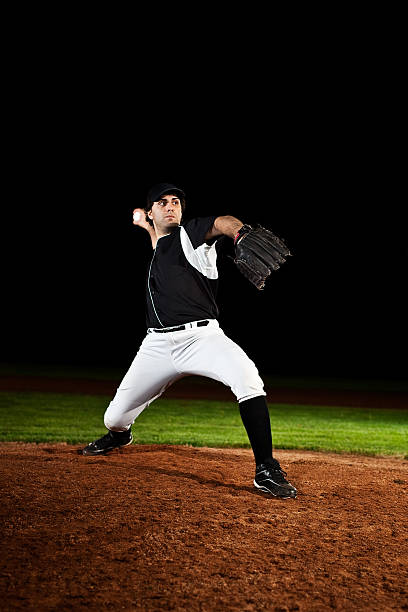 lançador () no plano de acção de beisebol de - baseball diamond flash imagens e fotografias de stock