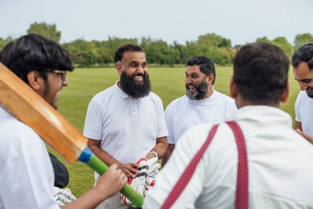 istock Family-Friends Cricket Matc 1646441027