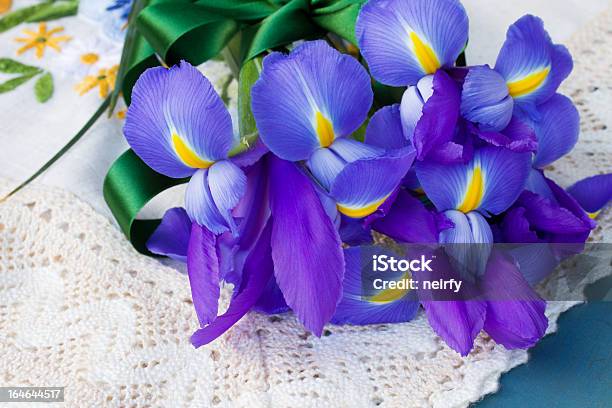 Iris Fiori - Fotografie stock e altre immagini di Bellezza naturale - Bellezza naturale, Blu, Bocciolo