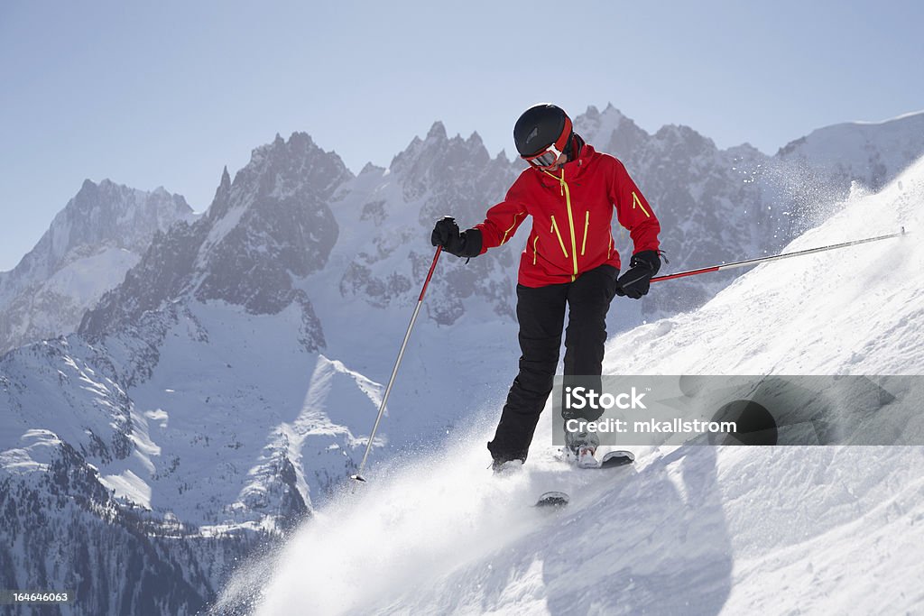 女性の前に山のスキー - 30代の女性のロイヤリティフリーストックフォト