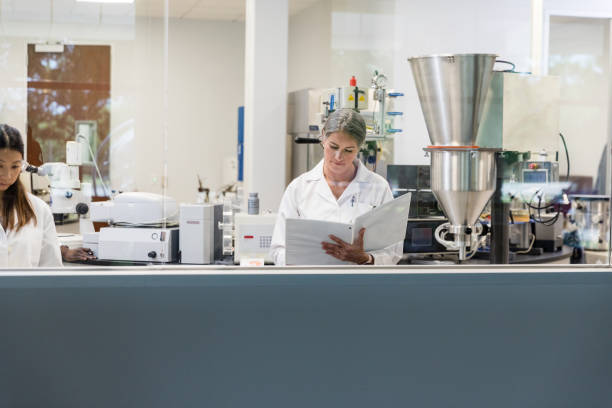 istock Female scientists work independently in the laboratory 1646508437