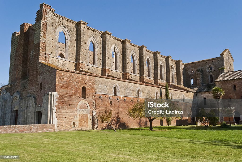Abbey サン Galgano 、トスカーナ、イタリア） - イトスギのロイヤリティフリーストックフォト