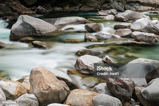 Wasser Stream Stockfoto und mehr Bilder von Bach - Bach, Bewegungsunschärfe, Fels
