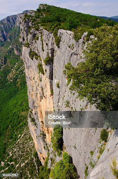 Foto de Escalada Em Gorge Du Verdon e mais fotos de stock de Alpes-de-Haute-Provence - Alpes-de-Haute-Provence, Cote d'azur, Desfiladeiro