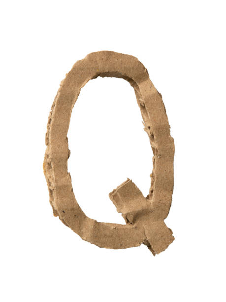 буква q, вырезанная из картонной бумаги - document paper cutting tearing стоковые фото и изображения