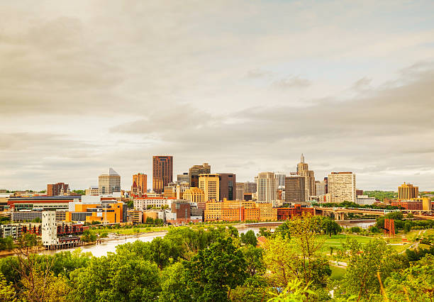 istock Cityscape of Downtown St. Paul, MN 164653592
