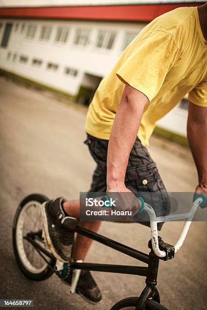 Bicicleta Bmx Rider Foto de stock y más banco de imágenes de 16-17 años - 16-17 años, Adolescente, Adulto